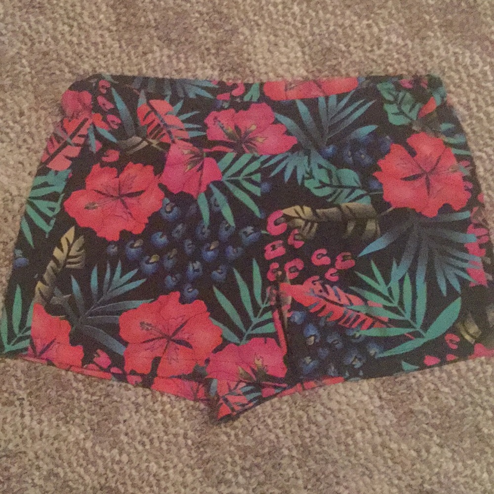 Tropical shorts